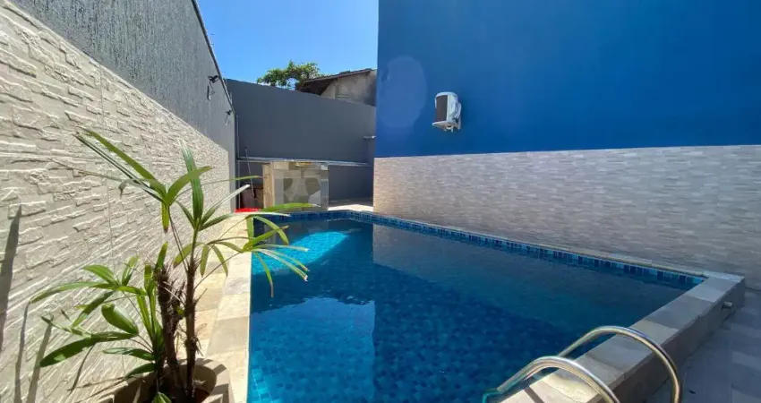 Casa com piscina, 2 quartos e área gourmet em Itanhaém.