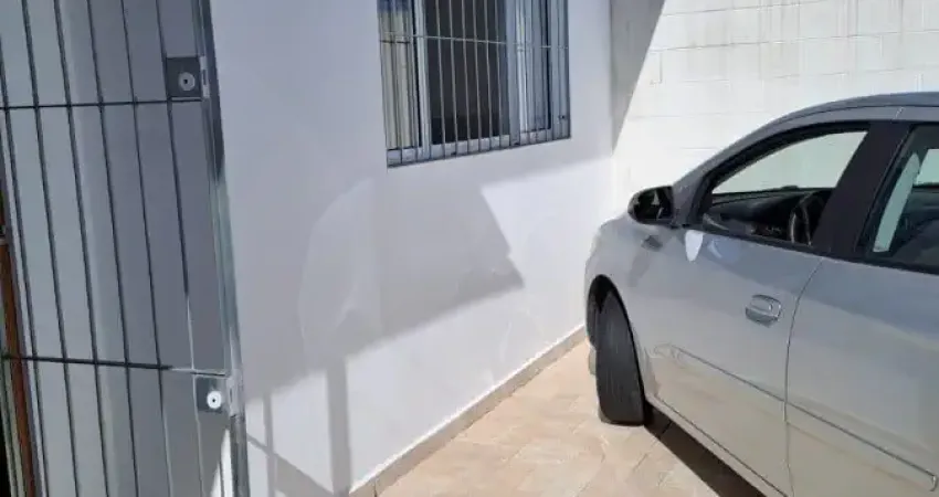 Casa com 2 quartos e churrasqueira em Itanhaém.