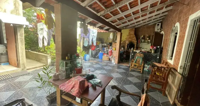 Casa com 3 quartos, churrasqueira e jardim em Itanhaém.