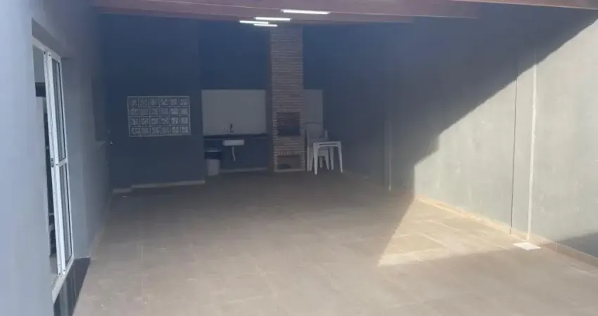 Casa com 2 quartos e área gourmet em Peruíbe.