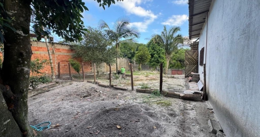 Chácara com 2 quartos e espaço para piscina em Itanhaém.