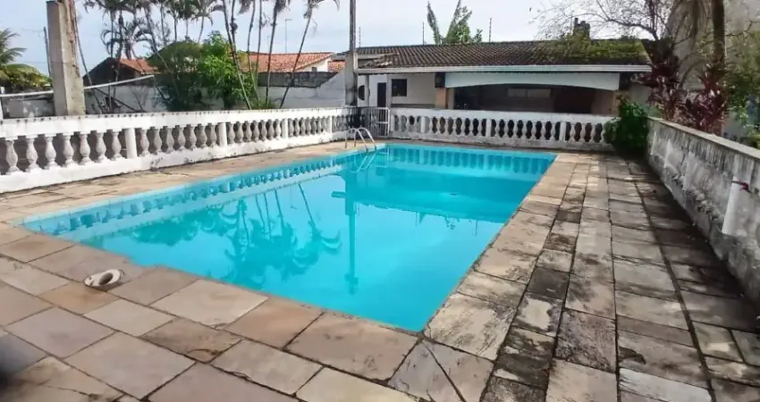 Chácara com 3 quartos, piscina e área gourmet em Itanhaém.