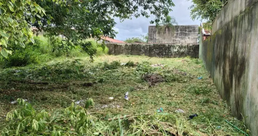 Terreno com escritura à 635m do mar em Itanhaém.