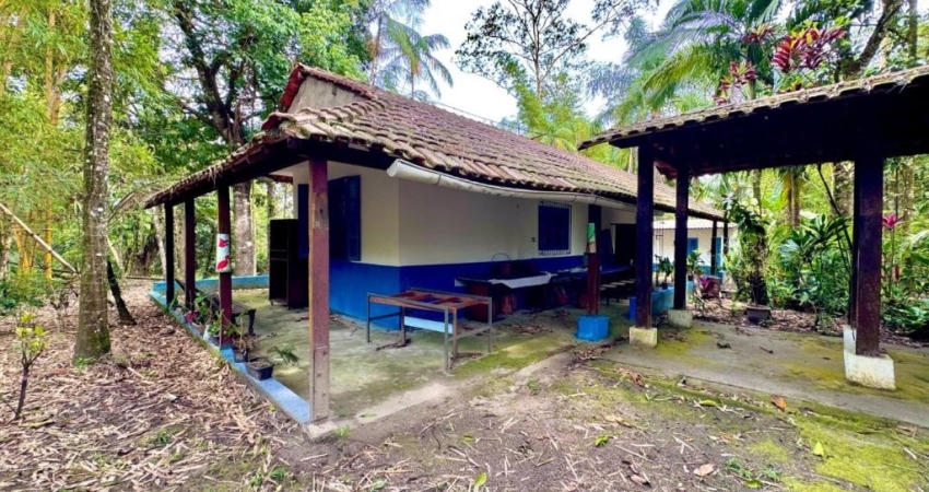 Chácara com 2 quartos e área gourmet com churrasqueira em Itanhaém.