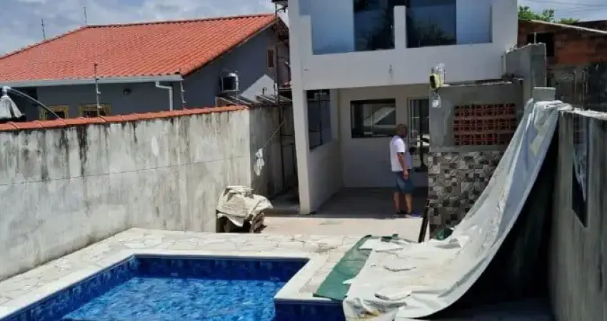 Casa com 2 quartos, piscina e churrasqueira em Itanhaém.