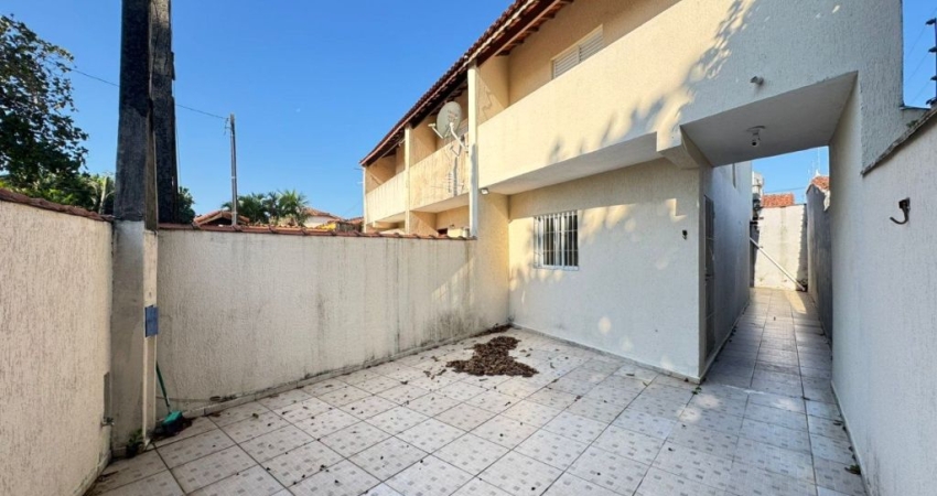 Casa com 2 quartos, área gourmet e espaço para piscina em Mongaguá.