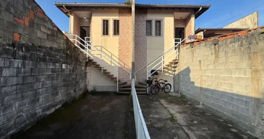 Casa sobreposta à venda em Itanhaém.