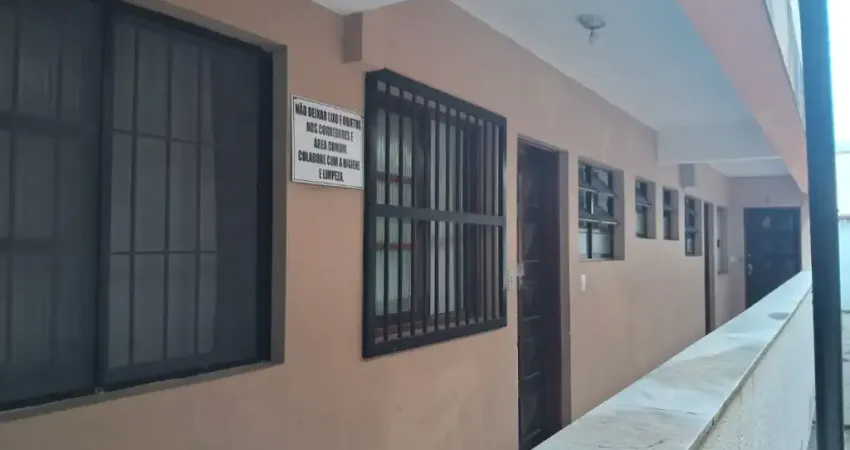 Apartamento à 400m do mar com 2 quartos em Peruíbe.
