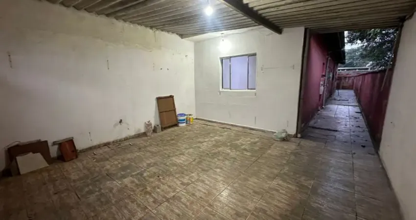 Casa com 3 quartos e espaço para piscina em Itanhaém.