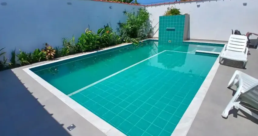 Casa com piscina, 3 quartos e área gourmet em Itanhaém.