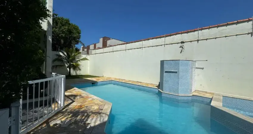 Casa em condomínio com piscina e 2 quartos em Itanhaém.