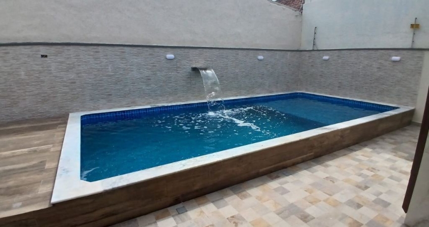 Casa na praia com 3 quartos e piscina em Itanhaém.