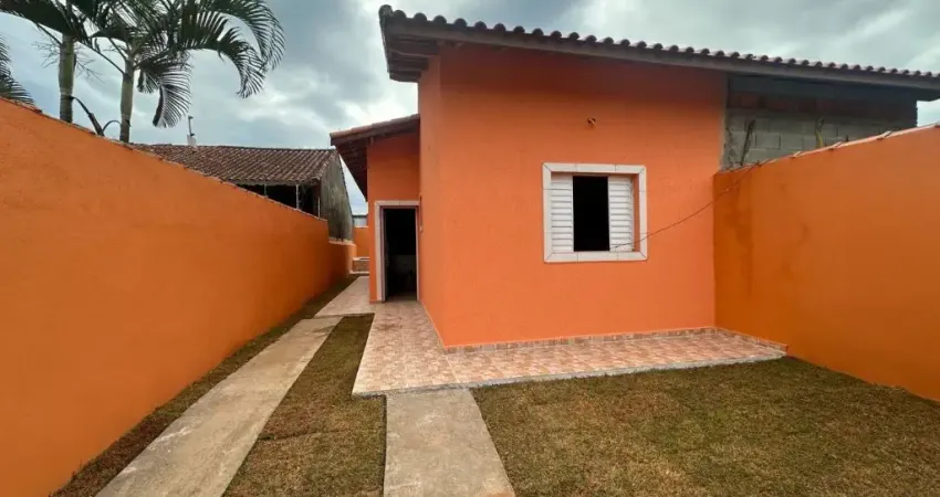 Casa com piscina e 2 quartos em Itanhaém.