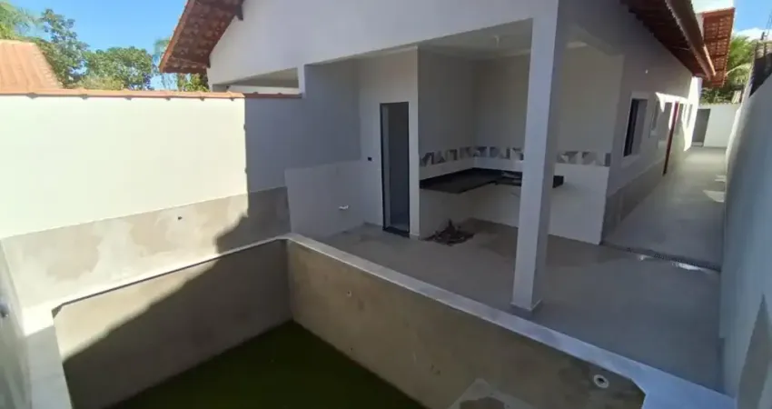 Casa com 3 quartos, piscina e área gourmet em Itanhaém.
