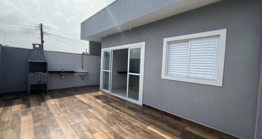 Casa em condomínio com 2 quartos e área gourmet em Itanhaém.
