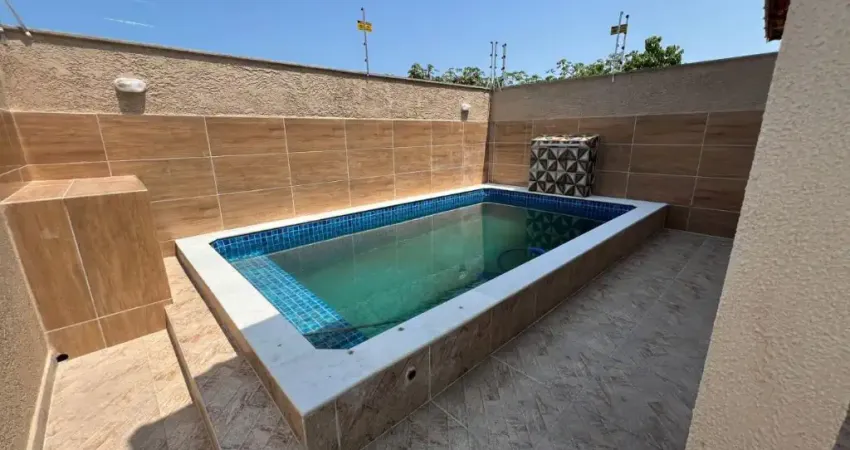 Casa com piscina, 2 quartos e churrasqueira em Itanhaém.