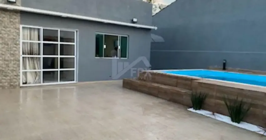 Casa com piscina, 2 quartos e área gourmet em Itanhaém.