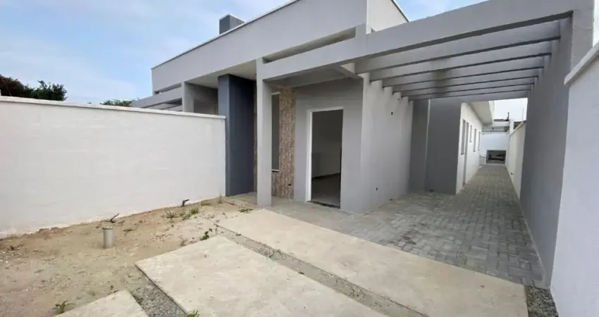 Casa com piscina, 2 quartos e churrasqueira em Itanhaém.
