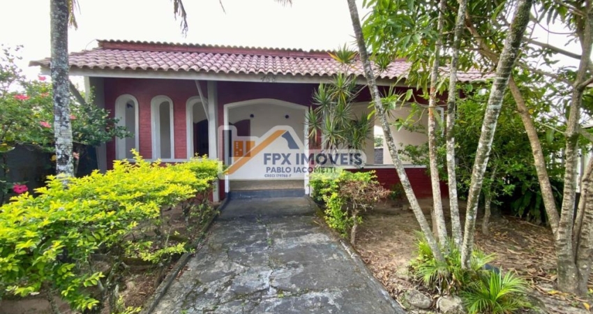 Casa à 500m do mar com 2 quartos e churrasqueira em Itanhaém.