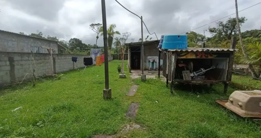 Chácara com 3 quartos e espaço para piscina em Itanhaém.