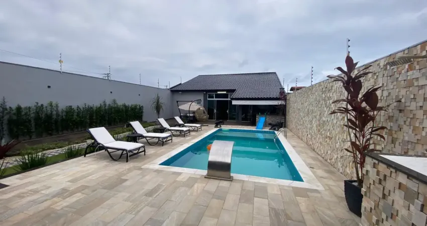 Casa na praia com piscina, 2 quartos e churrasqueira em itanhaém.