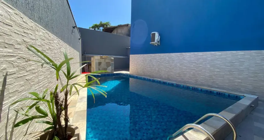 Casa na praia com piscina, 2 quartos e área gourmet em itanhaém.