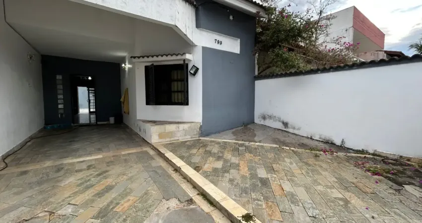 Casa com 4 quartos, espaço para piscina e área gourmet em peruíbe.