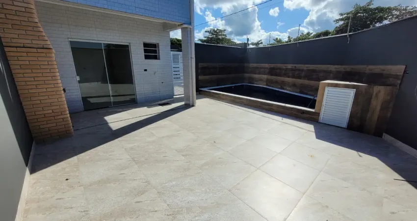 Casa frente mar com piscina e 2 quartos em itanhaém - r$ 360.000,00.