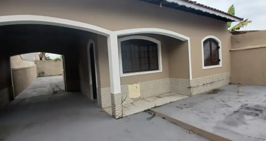 Casa com 3 quartos e espaço para piscina em peruíbe - r$ 300.000,00.