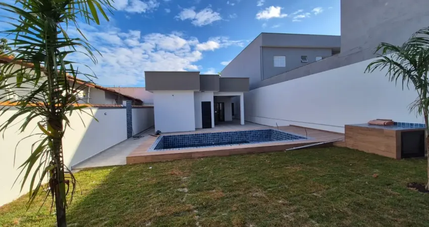 Casa na praia com piscina e 3 quartos em itanhaém - r$ 850.000,00.
