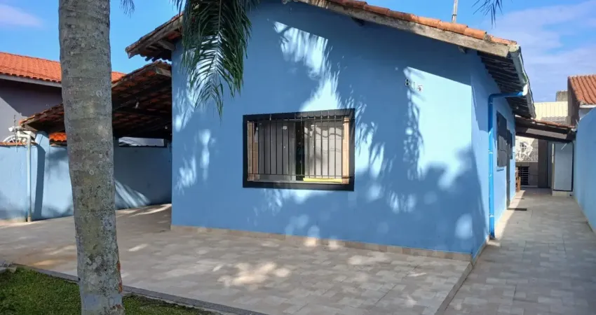 Casa com piscina, 3 quartos e churrasqueira em itanhaém - r$ 330.000,00.