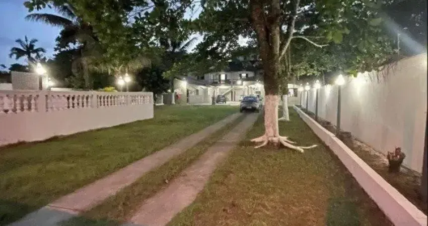 Chácara com 6 quartos, área gourmet e espaço para piscina em itanhaém.