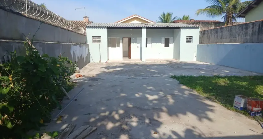 Casa com 2 quartos e espaço para piscina em itanhaém - r$ 250.000,00.