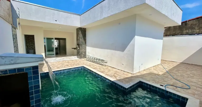 Casa à 100m do mar com 3 quartos e piscina em itanhaém - r$ 680.000,00.