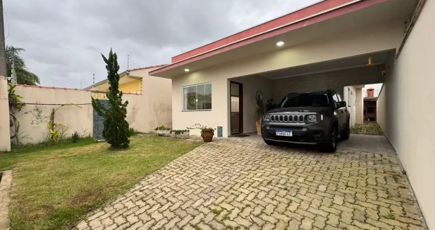 Casa na praia com 3 quartos e área gourmet em peruíbe - r$ 680.000,00.