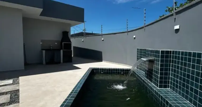 Casa na praia com piscina, 2 quartos e área gourmet em itanhaém.