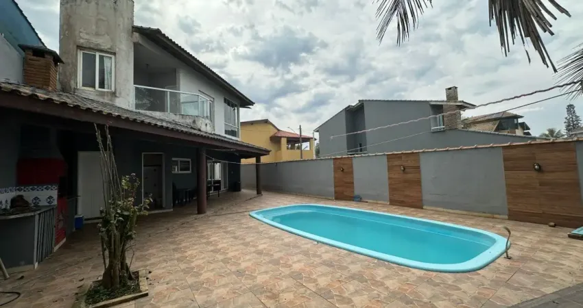 Casa à 50m do mar com piscina e 4 quartos em itanhaém - r$ 750.000,00.