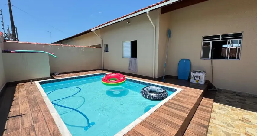 Casa na praia com 2 quartos, piscina e churrasqueira em itanhaém.