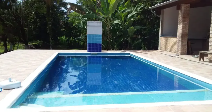 Chácara com 6 quartos, piscina e área gourmet em peruíbe - r$ 890.000,00.