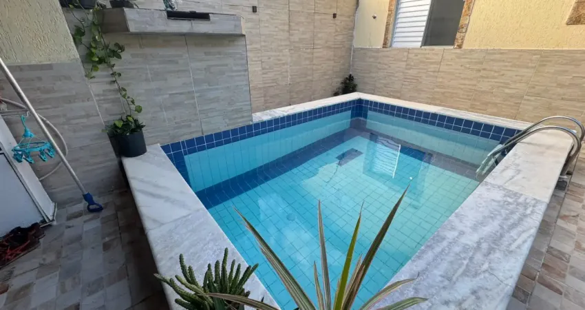 Casa com 2 quartos, piscina e área gourmet em itanhaém - r$ 400.000,00.