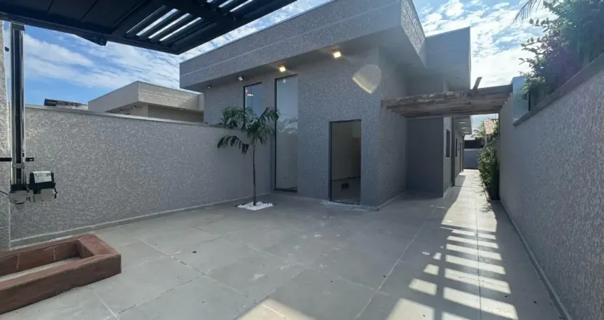 Casa na praia com 2 quartos, piscina e área gourmet em itanhaém.