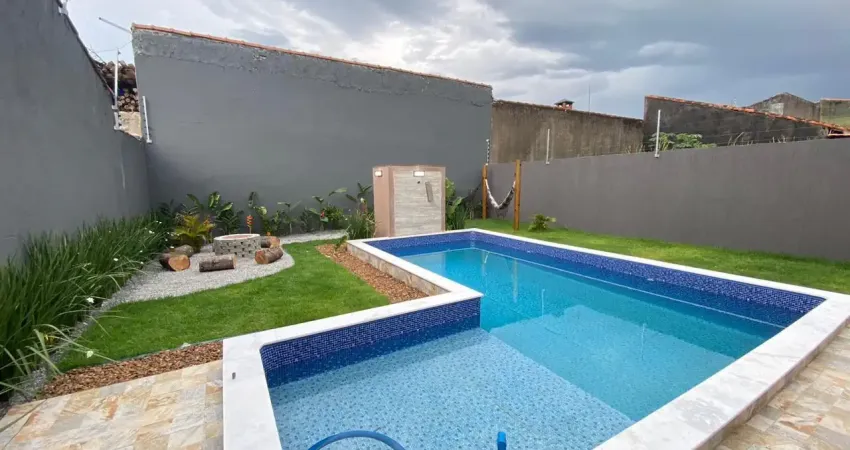 Casa na praia com piscina e 3 quartos em itanhaém - r$ 600.000,00.