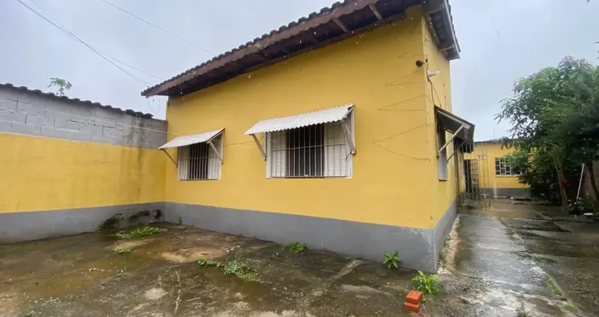 Casa com 4 quartos, edícula e espaço para piscina em itanhaém - r$ 275.000,00.