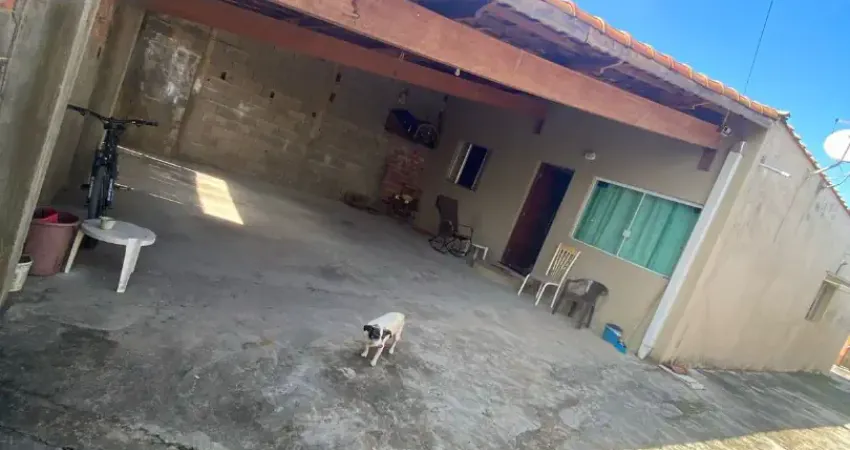Casa com 3 quartos, edícula e espaço para piscina em peruíbe.