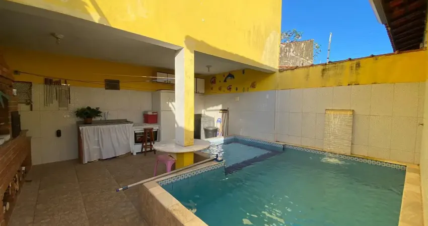Casa com piscina, 3 quartos e churrasqueira em itanhaém - r$ 380.000,00.