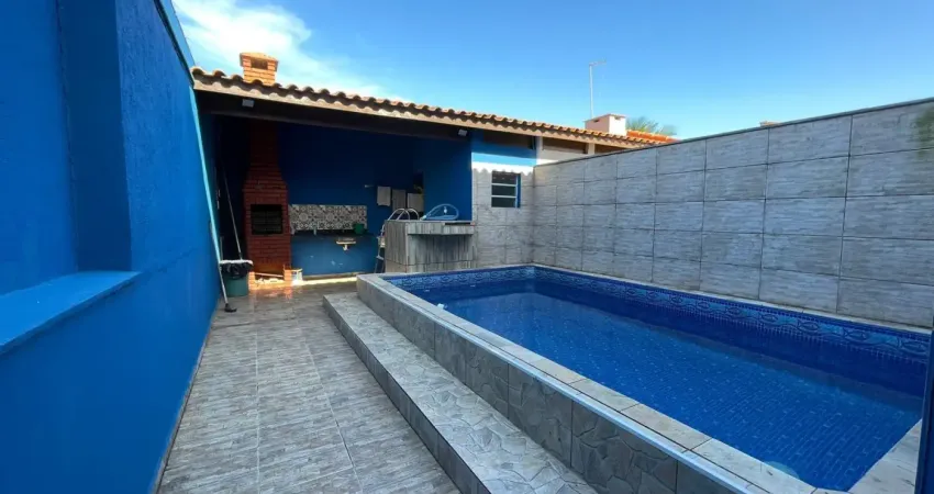 Casa com piscina, 3 quartos e área gourmet em itanhaém - r$ 350.000,00.