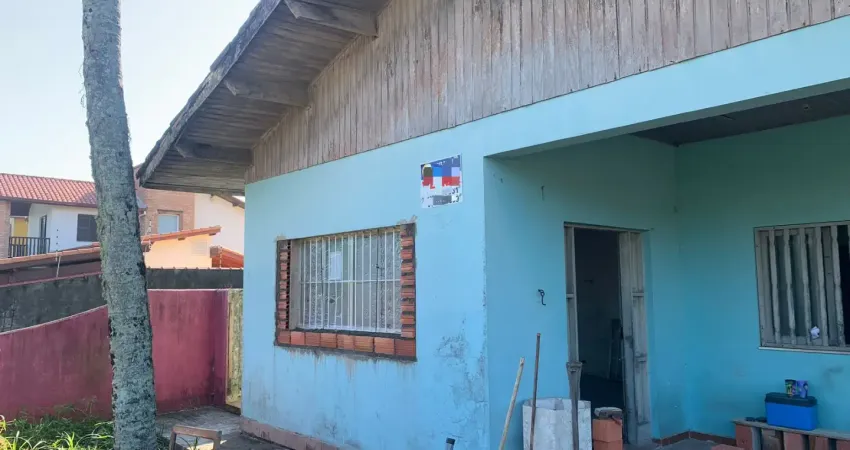 Casa com 4 quartos, edícula e espaço para piscina em itanhaém.