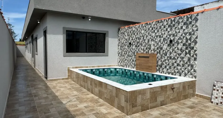 Casa na praia com 3 quartos e piscina em itanhaém - r$ 429.000,00.