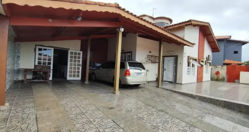Casa à 100m do mar com 3 quartos, área gourmet e espaço para piscina em itanhaém.