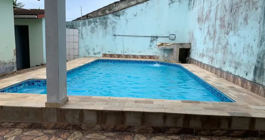 Casa com 4 quartos, piscina e área gourmet com churrasqueira em itanhaém.